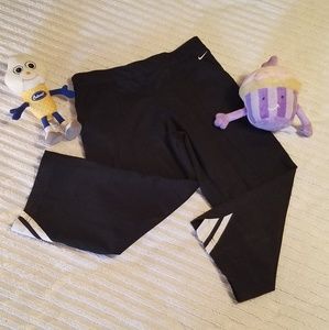 {Nike} Cropped Pants 🏃‍♀️